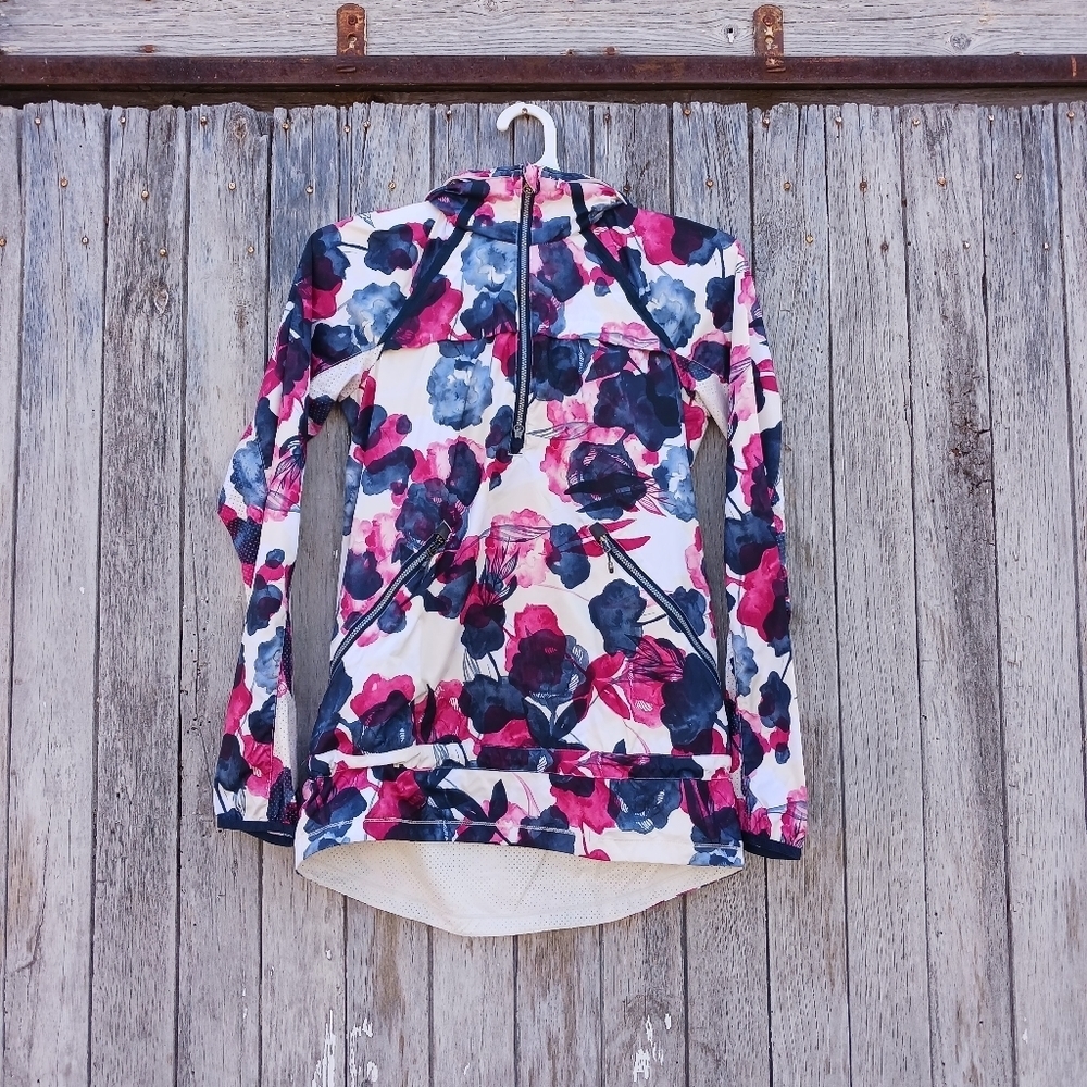 Lululemon Miss Misty Pullover Size 4 Inky Floral Ghost Inkwell Bumble Berry Hood